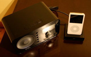Illustration for article titled SEMIFINALS, Eton Sound 100 iPod vs. Altec Lansing IMV712